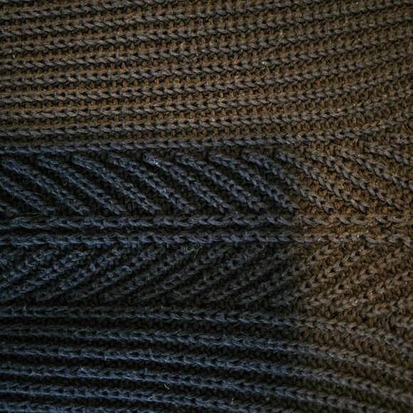 Vince Black V-Neck Ribbed Sweater Women’s Size M - Picture 8 of 8